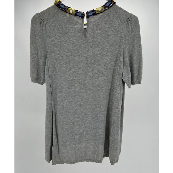 ANTHROPOLOGIE Knit Top W/Beaded Neckline Light Gray Short Sleeve Size M - Picture 8 of 12